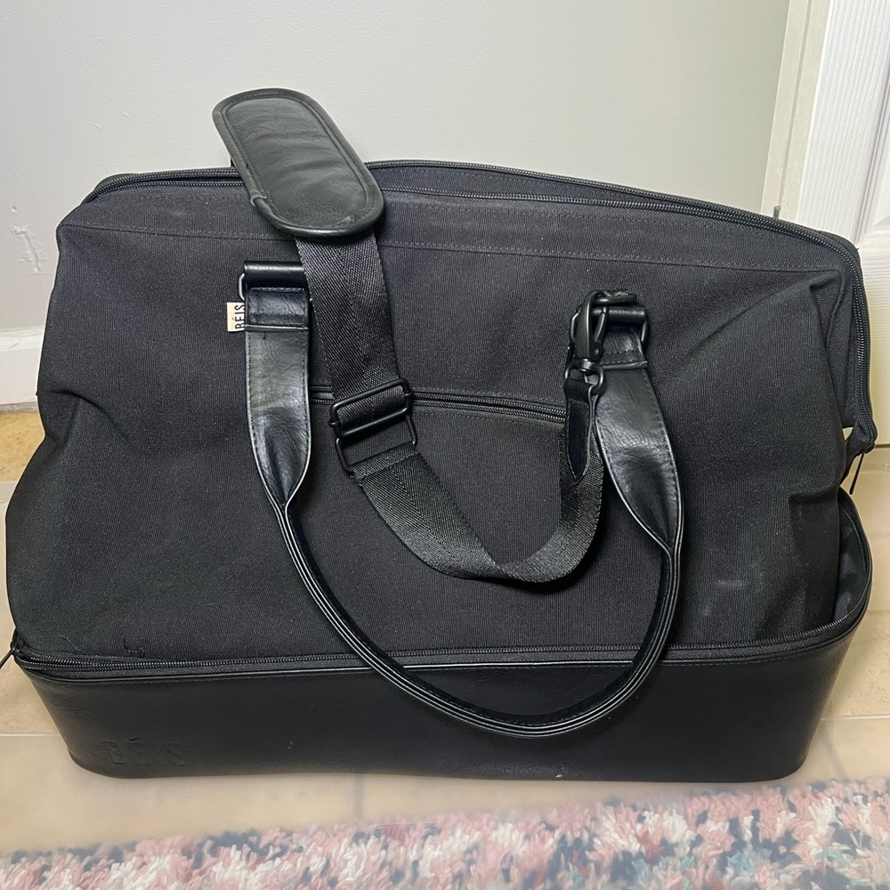 BÉIS The Weekender in Black